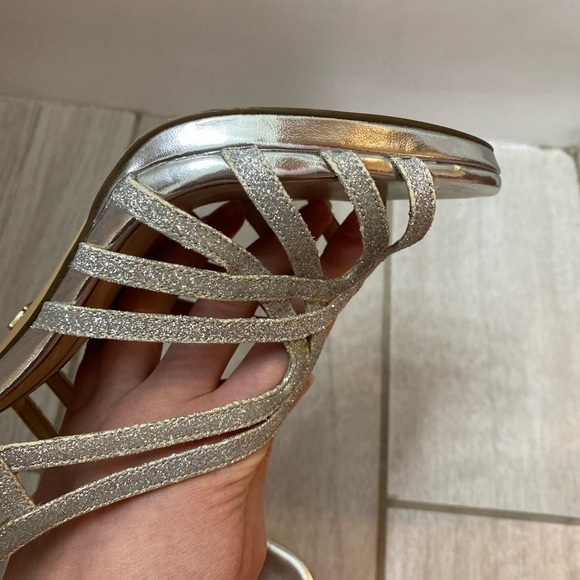 ✨Glinda🪄 Elegant Silver Strappy Heels - Picture 8 of 10